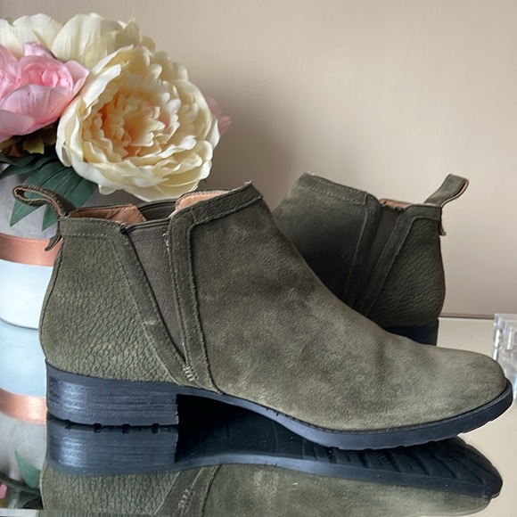 UGG Mcclaire ankle boots soft suede green booties - Picture 6 of 11